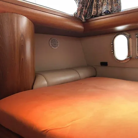 Yacht Sequana Botel Honfleur