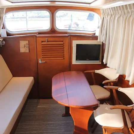 Botel Yacht Sequana Honfleur