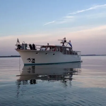 Bateau-hôtel Yacht Sequana *