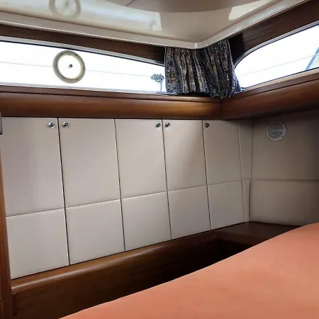 Botel Yacht Sequana Honfleur